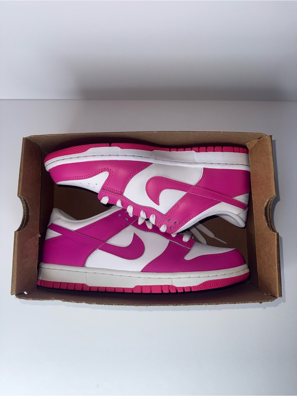 Nike Dunk Low (GS) 7Y (8.5w) White/Fuchia NEW (NO LID)